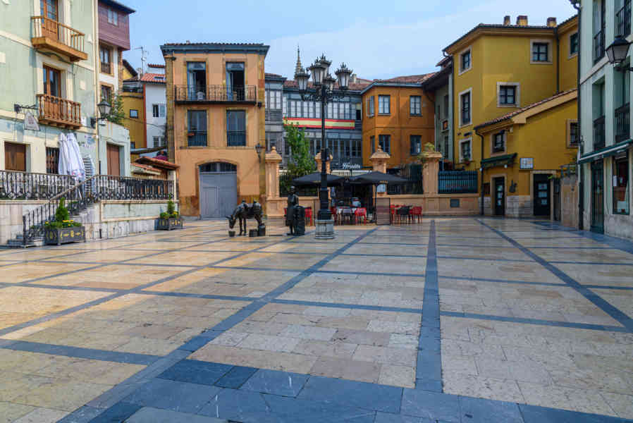 Oviedo 053 - plaza Transcorrales.jpg